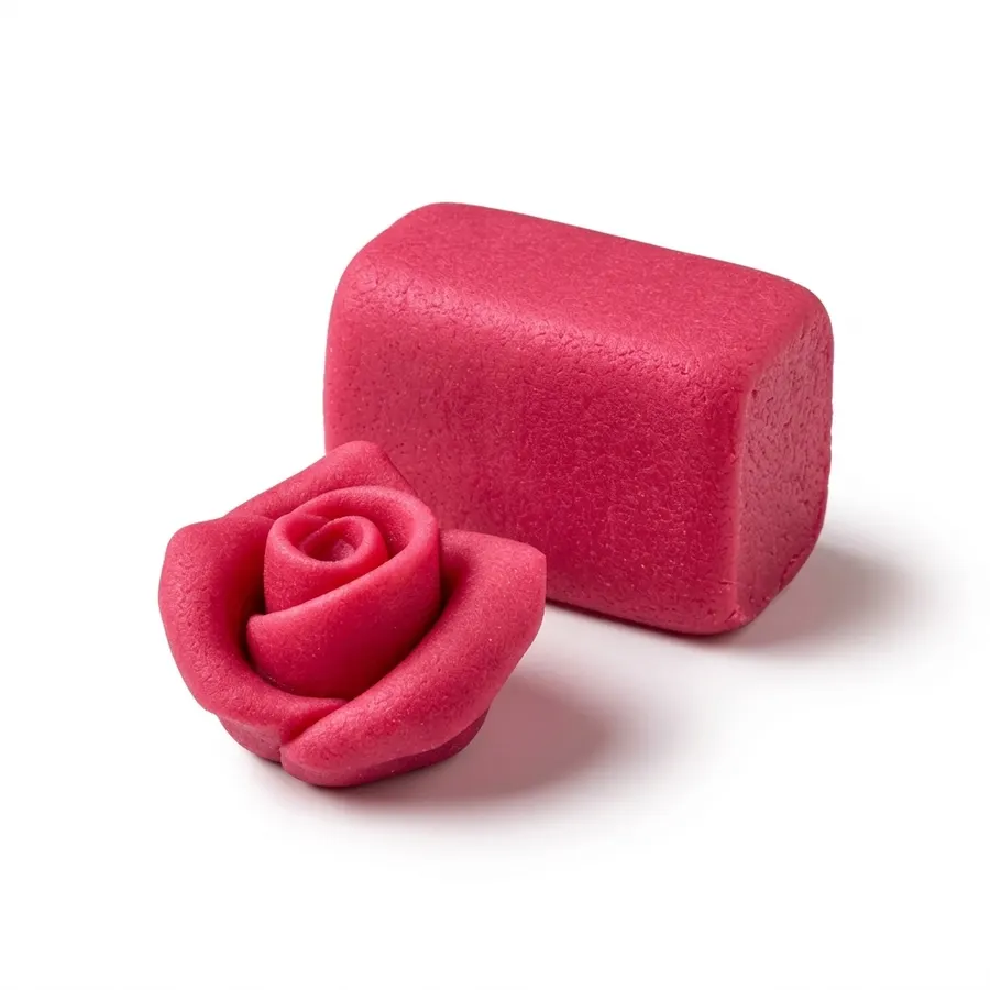 Růžový marcipán SweetArt v balení 150 g, barvený, s 30% obsahem mandlí