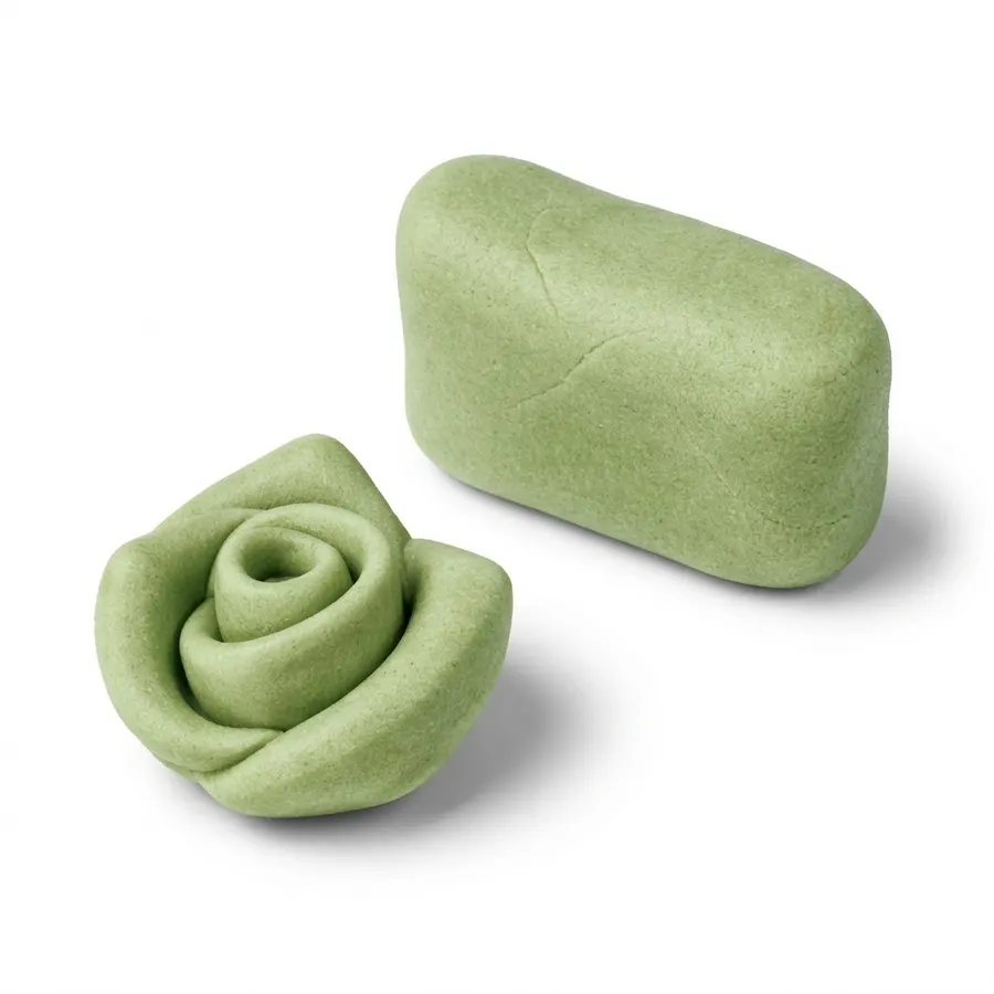 Světle zelený barvený marcipán SweetArt v balení 150 g s obsahem 30 % mandlí