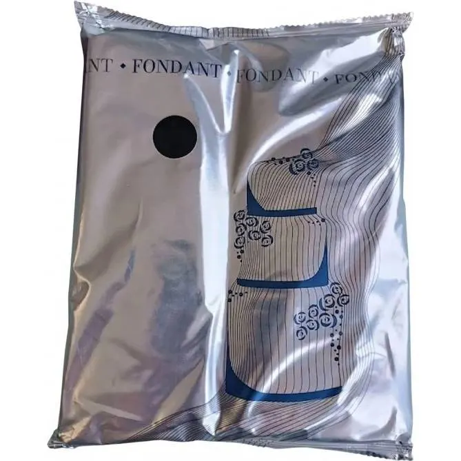 Černá potahovací hmota K2 v balení 500 g, sytý černý odstín