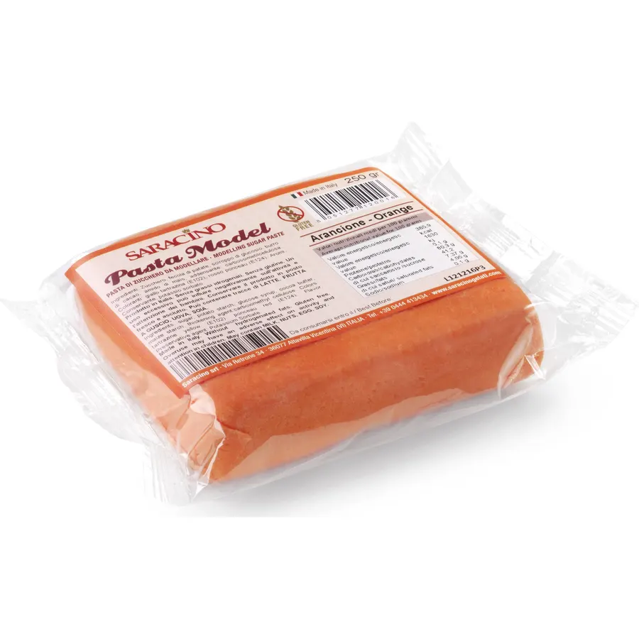 Modelovací fondán Saracino oranžové barvy v balení 250 g