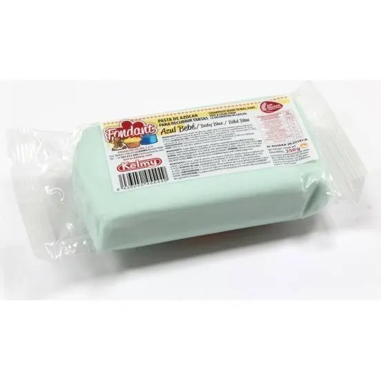 Světle modrá potahovací hmota Kelmy v balení 250 g