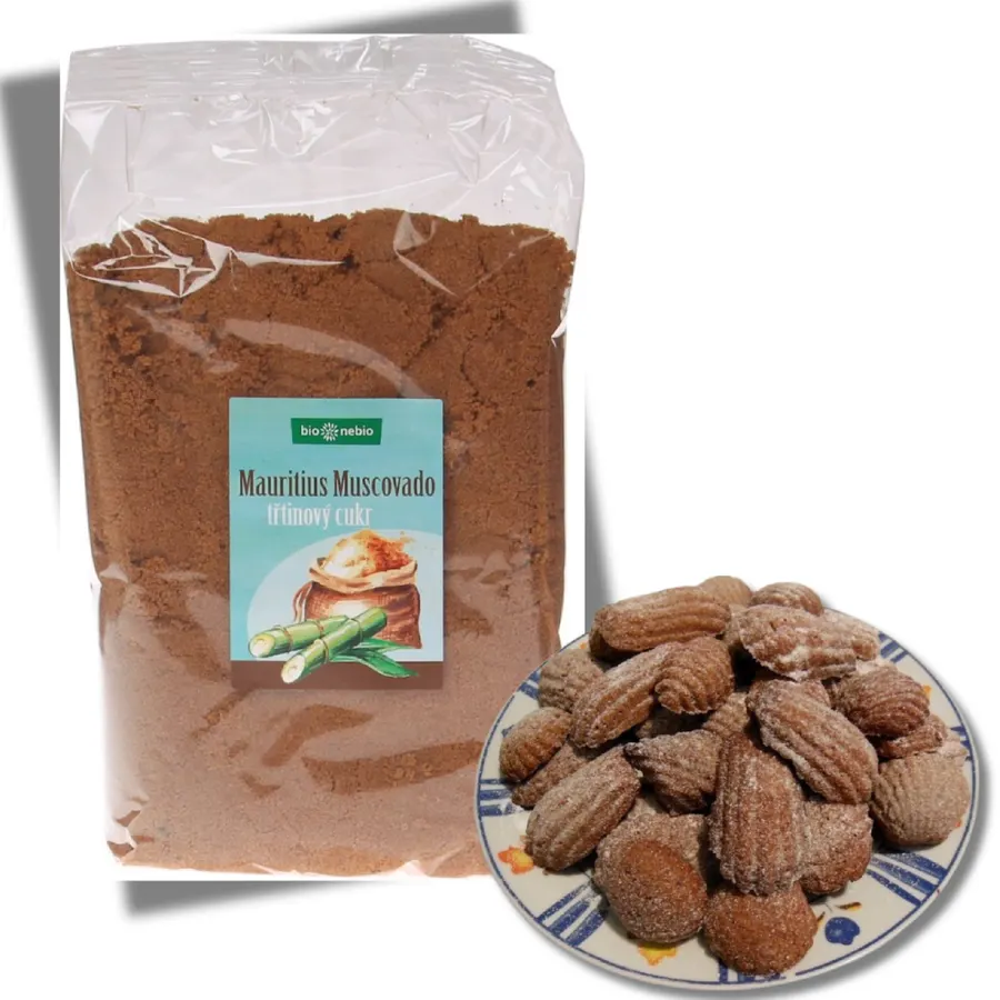 Hnědý moučkový třtinový cukr muscovado v balení 1 kg, jemný prášek tmavě zlaté barvy