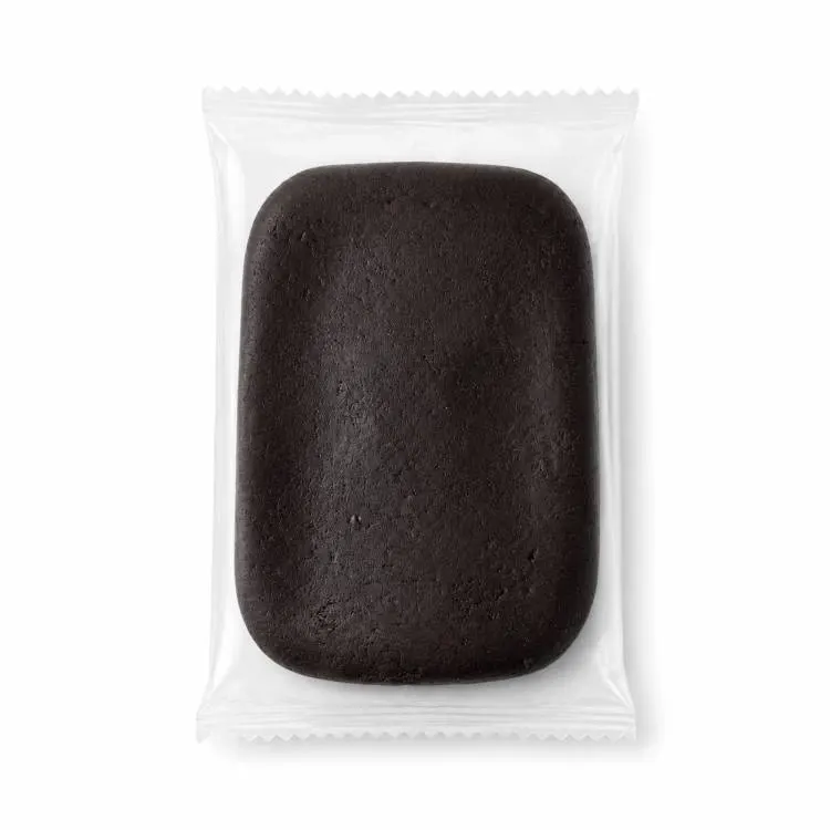 Černá kakaová fondánová hmota SweetArt v balení 250 g, hladký modelovací fondán na potahování dortů