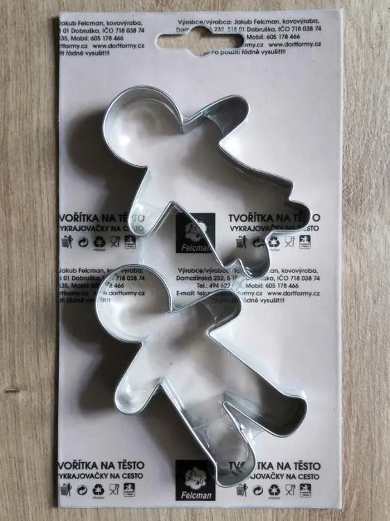 Sada dvou vykrajovátek ve tvaru panenky a panáčka z pocínovaného plechu, velký formát pro vánoční perníčky
