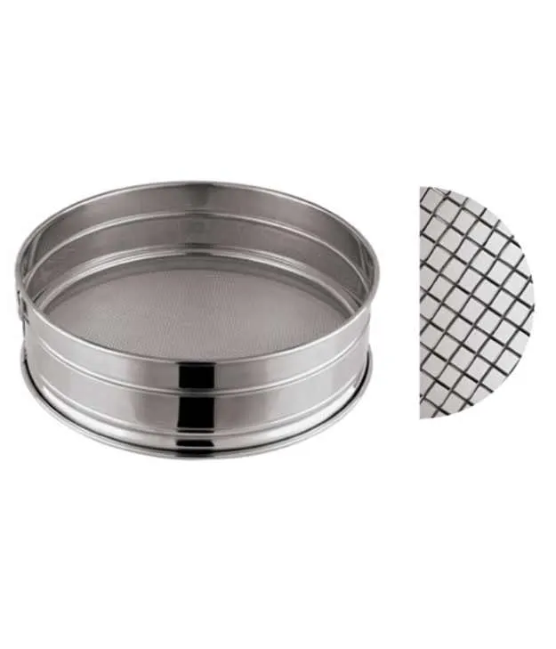 Cukrářské síto z nerezu, středně hrubé oka, průměr 30 cm, výška 8 cm, stříbrná barva