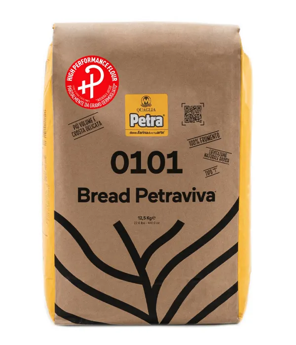 Pytel pšeničné mouky typu 1 s klíčky, hmotnost 12,5 kg, značka Petra