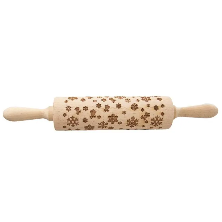 Dřevěný válec s reliéfem sněhových vloček a zvonků z bukového dřeva, délka 20/38 cm, průměr 6 cm