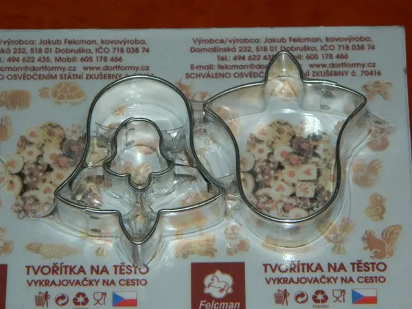 Vykrajovátko ve tvaru zvonku z pocínovaného potravinářského plechu, rozměr 4,2 x 5 cm, sada
