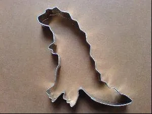 Vykrajovátko ve tvaru dinosaura o velikosti 9 cm z kovu, určené pro vykrajování sušenek a fondánu